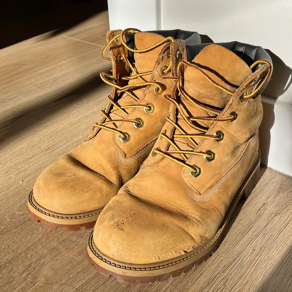 Original Timberland classic boots, boys size 5 - womens size 7 - Picture 1 of 4
